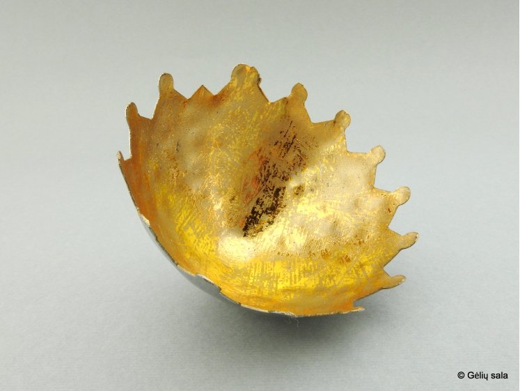 Plaukiojanti žvakidė metalinė