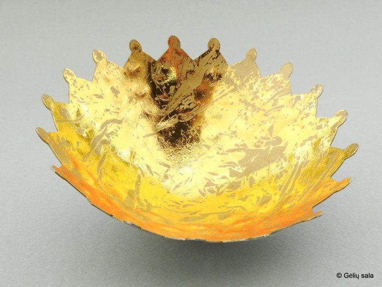 Plaukiojanti žvakidė metalinė