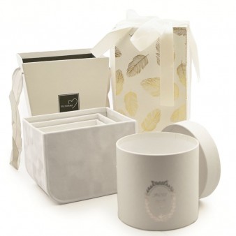 Jasne pudełka na kwiaty